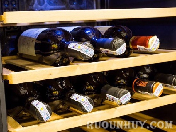 Bảo quản rượu vang đã khui bằng tủ rượu