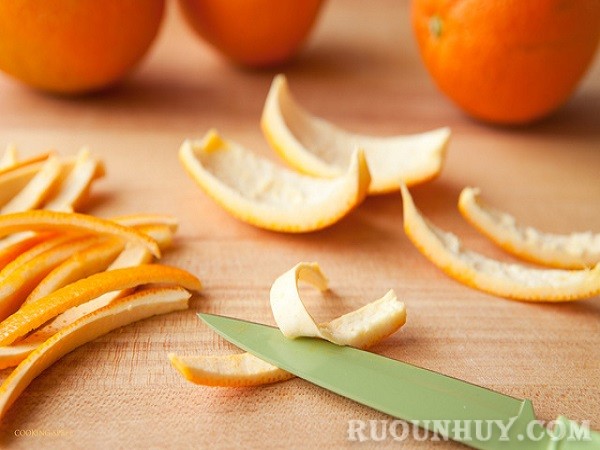 Cách ngâm rượu cam bằng vỏ cam
