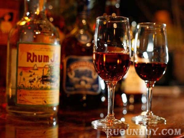 Rượu rum là gì?