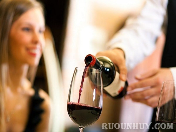 Lợi ích tuyệt vời của rượu vang không cồn với sức khỏe