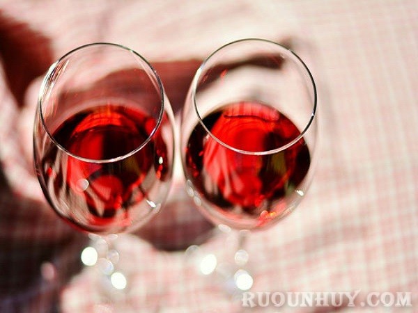 Uống rượu vang lúc nào là tốt nhất cho sức khỏe? Đó là từ 11h – 13h