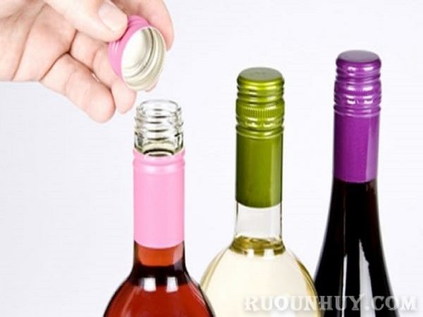 Nút nắp Vặn - Một trong các loại nút chai rượu vang