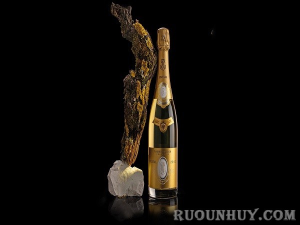 Louis Roederer Crystal Champagne là một trong 5 chai rượu Champagne cao cấp nhất trên thế giới