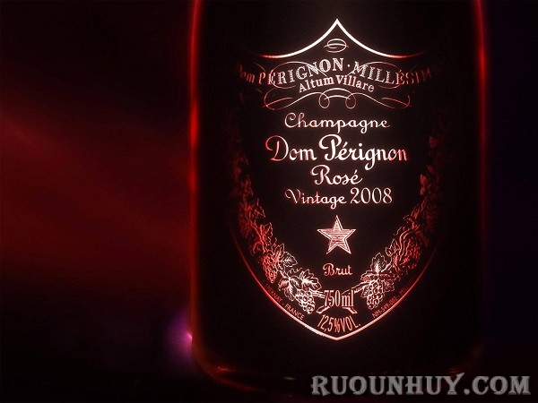 Dom Pérignon Rosé Champagne King là một trong 5 chai rượu Champagne cao cấp nhất trên thế giới