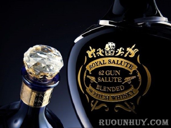 Rượu Royal Salute, 62 Gun Salute : 4.000$/ 40 năm tuổi là chai rượu Chivas đắt nhất trên thế giới
